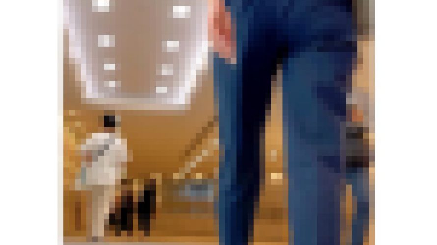 【397】長身パンツスーツOLさんの腰回りと陰影をじっくりと！(後編)