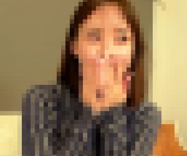 【再販】しおり(26)/カラダは正直な美人妻 上下の穴をチ●ポで塞がれ嬉ションしちゃう変態妻を肉棒2本で鬼イかせ!