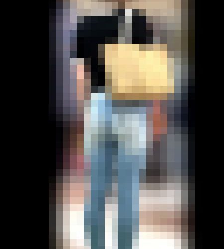 39美尻を強調するお姉さんとパツパツすぎるデニム尻お姉さん
