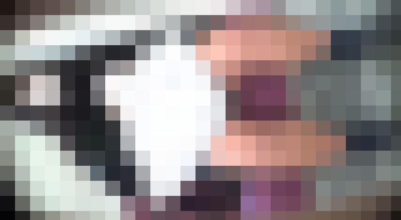 【再販】制服女子のお座り対面撮り59　〜色白アイドル系女子と以前撮った巨乳女子を正面から撮影