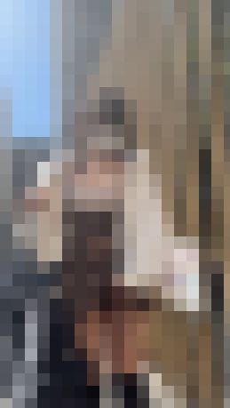 ブラ外し?お尻が見えちゃう超超ミニスカで胸ちら＆ぱんちら散歩