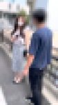 複数人お触り/密室でOL風美女を裸に…/オッパイを揉みしだき、パイパンマンコ丸見え持ち上げ