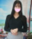 スラっと伸びる美脚と引き締まったお尻に食い込む純白Tバックがたまらない『かれんちゃん』が勃起不可避