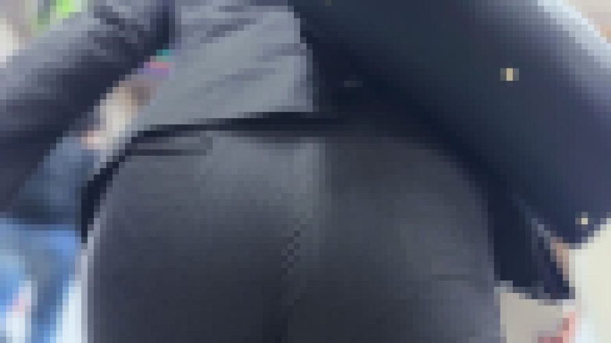 歩行記録0271「小柄なOLさんのパツパツヒップとうっすらライン」(2名)