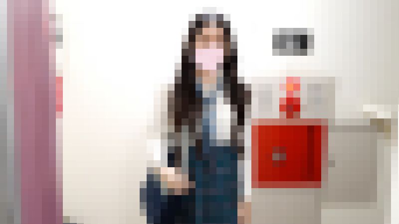 尿なのか汁なのか染み付きTを履いていたJKをエレベーター盗撮