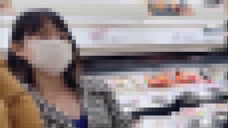 イケイケお姉様風の若奥さん、コート下のニットワンピに合わせた鮮やかブルーのフロント差し色入り純白生P！ Sh26S-4K