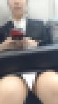 (電車対面）（顔出し）スカートからむき出しのパンストあんよを無防備にくぱぁ〜っと大胆にひろげちゃう…リクスー女子大生お姉さんを観