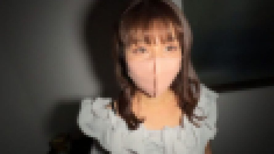 納涼会帰りのスレンダー経理OLと誰もいない会社の倉庫で秘密の動画撮影。小ぶりでかわいらしい美乳、色素の薄い乳首を撫でまわす。