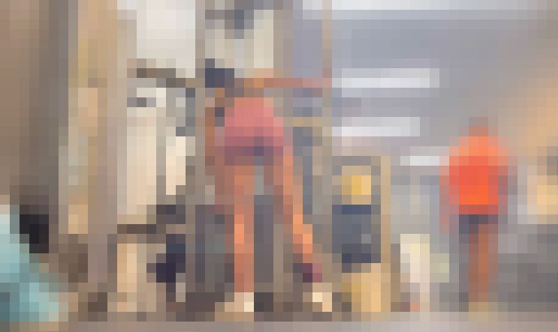 極上のエロボディとスケベ尻を堪能！露出狂のような恰好でスーパー美巨尻を突き出して男を誘惑!