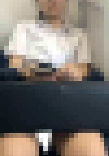 (電車対面）(顔出し）電車の心地良い揺れに合わせて…うとうと…可愛いお顔がもっと可愛くなっちゃったリクスーお姉さんを観察