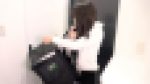 女性配達員/爆乳な勝気美人の配達ミスで羽交い絞めにして二人で胸揉み撮影。まん丸な美尻まで見せる友人。
