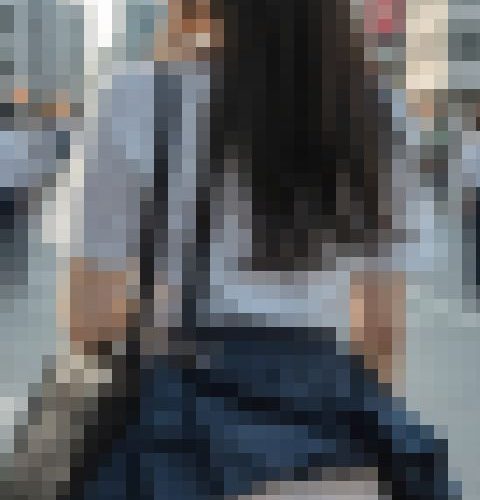 【動画】街角のエロい瞬間 – 制服女子のパンツが見えてる美脚のシルエット