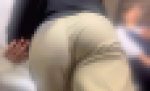 素人OLのパツパツ巨尻を階段下から堪能！自慢のムッチリ巨尻を突き出し食い込みで男を挑発!