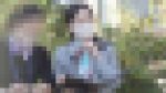公園パンチラ２５　広場で打ち合わせしてる後輩スタッフに声掛けて近付いて見ました