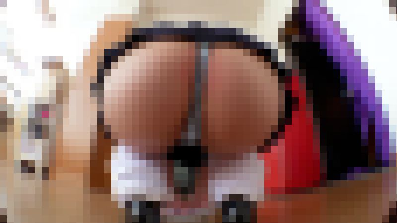 【再販】丸い生尻に紐パンTバックを食い込ませながら拭く雑巾掛けパンチラ