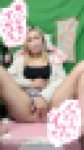 紫ランジェリーのギャルがオフィスチェアでこっそり配信?