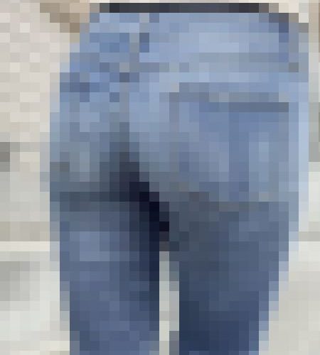 思わず触りたくなるムッチリエロケツで男を誘惑するお姉さん