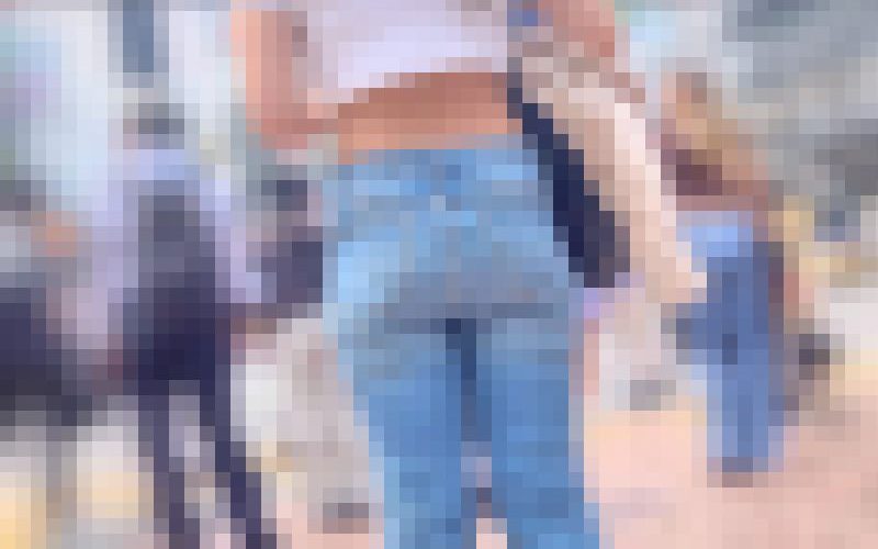 超Sクラスな美巨尻を堪能！人気のスキニーデニムからエロ尻をムニュらせ男をたぶらかす!