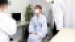 3人で女子大生のおっぱいを揉みまくり！おまんこビチョビチョで研修医が大絶 頂！【検診/医者/集団】